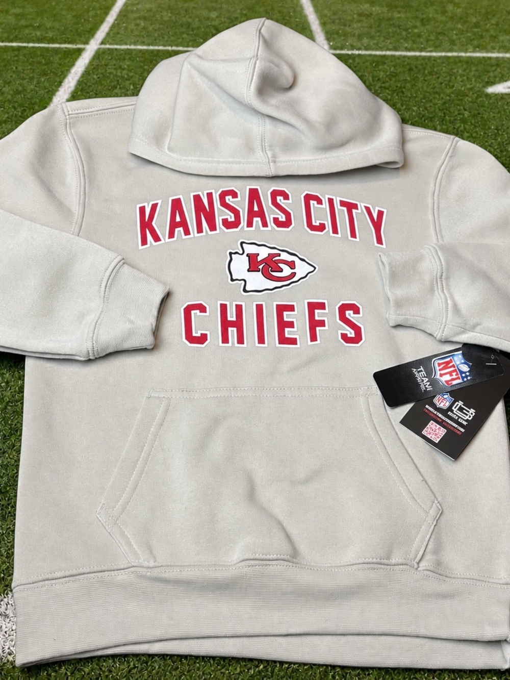 NEW WITH TAGS! $80 KC CHIEFS NFL Big Kid’s Hoodie - SZ 8